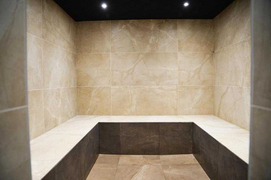 Charming One Bed Apartment 423 In Main Flora Building โบโรเวทส์ ภายนอก รูปภาพ