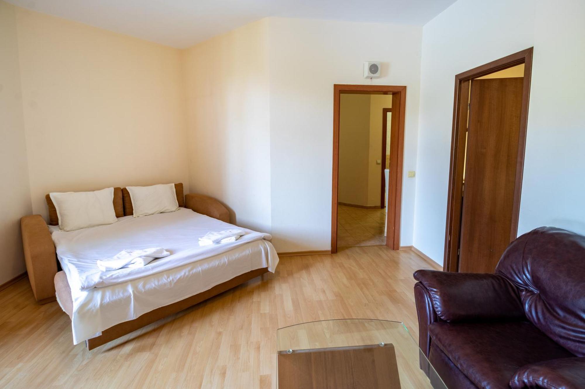Charming One Bed Apartment 423 In Main Flora Building โบโรเวทส์ ภายนอก รูปภาพ