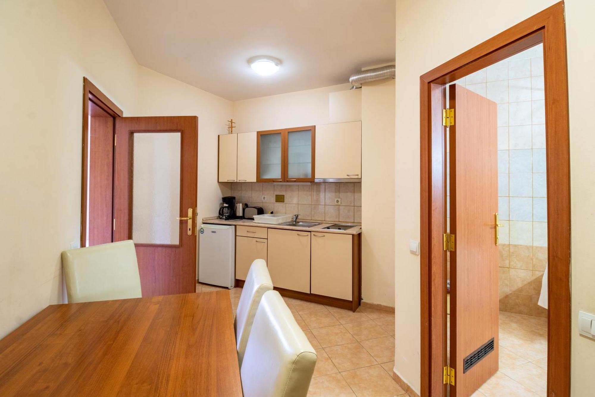 Charming One Bed Apartment 423 In Main Flora Building โบโรเวทส์ ภายนอก รูปภาพ