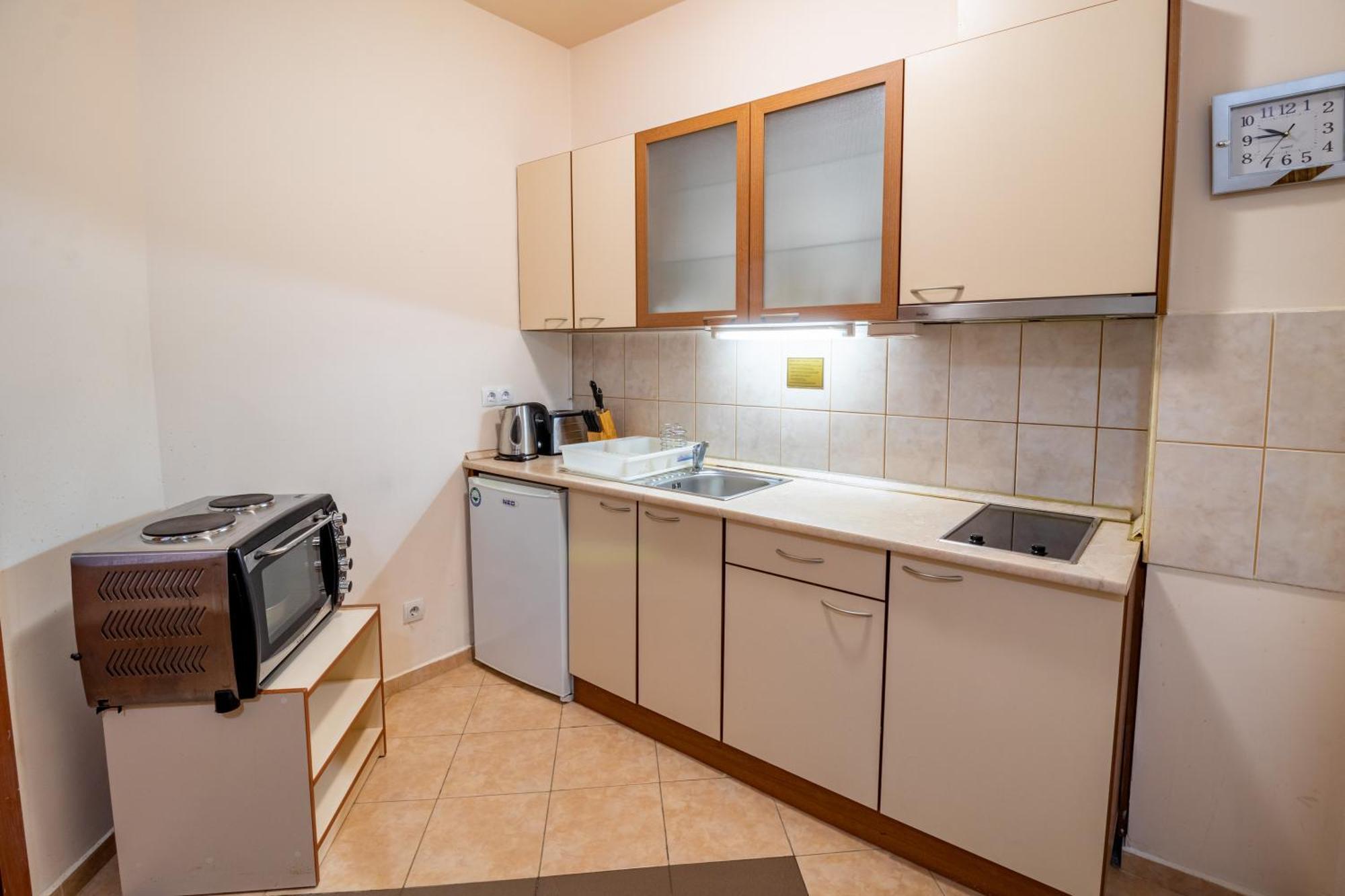 Charming One Bed Apartment 423 In Main Flora Building โบโรเวทส์ ภายนอก รูปภาพ