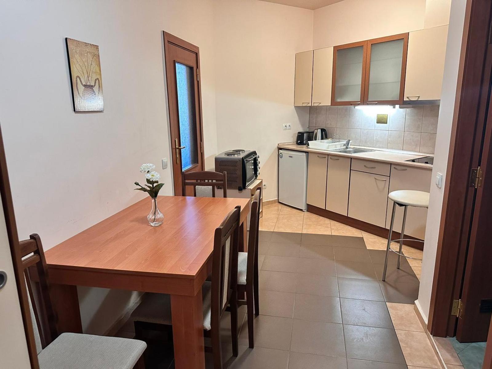 Charming One Bed Apartment 423 In Main Flora Building โบโรเวทส์ ภายนอก รูปภาพ